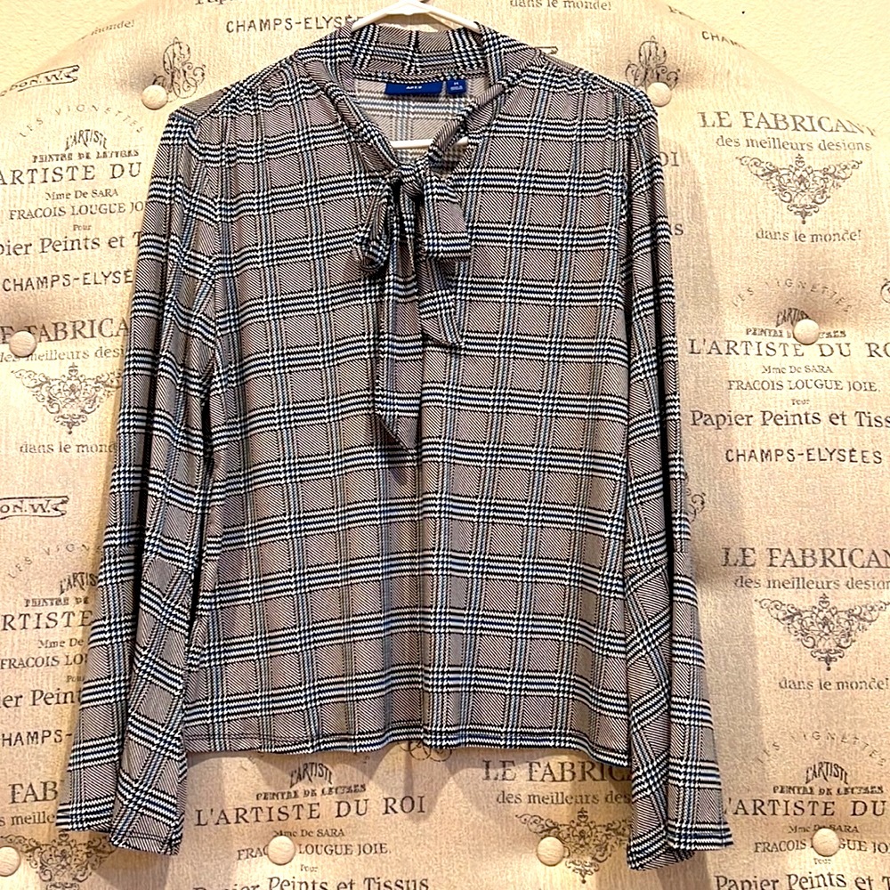 Apt. 9 front tie blouse with bell sleeves Size M